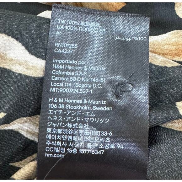 H&M Ruffle-collar Blouse Size 4 Darkest Green Floral - Picture 9 of 11